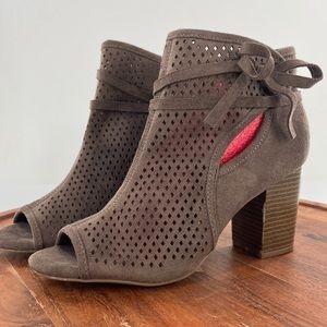 Altard State Peep Toe booties size 8